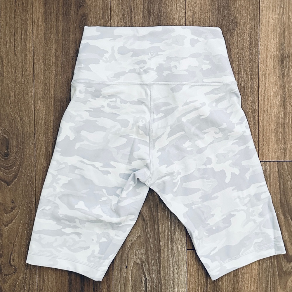 Lululemon Wunder Under Shorts 10" *RIBBED -RARELY USED